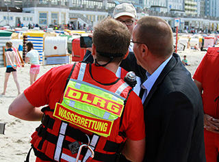 Minister Pistorius am Borkumer Strand